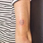 Фото тату подкова 17.02.22 №0074 - horseshoe tattoo tatufoto.com