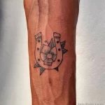 Фото тату подкова 17.02.22 №0097 - horseshoe tattoo tatufoto.com