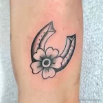 Фото тату подкова 17.02.22 №0125 - horseshoe tattoo tatufoto.com