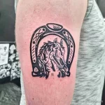 Фото тату подкова 17.02.22 №0133 - horseshoe tattoo tatufoto.com