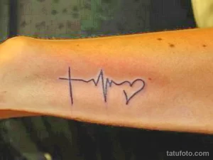 тату биение сердца 06.02.22 №0009 - heart tattoo tatufoto.com