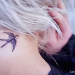 тату ласточка на шее 02.02.22 №0005 - neck tattoo tatufoto.com