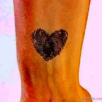 тату отпечаток пальца в виде сердца 06.02.22 №0003 - heart tattoo tatufoto.com