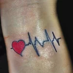 тату сердце на запястье 06.02.22 №0010 - heart tattoo tatufoto.com