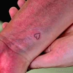 тату сердце на запястье 06.02.22 №0013 - heart tattoo tatufoto.com