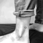 тату сердце на ноге 06.02.22 №0005 - heart tattoo tatufoto.com