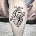 тату сердце на ноге 06.02.22 №0017 - heart tattoo tatufoto.com