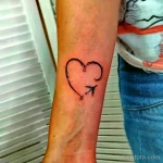 тату сердце с самолетом 06.02.22 №0011 - heart tattoo tatufoto.com
