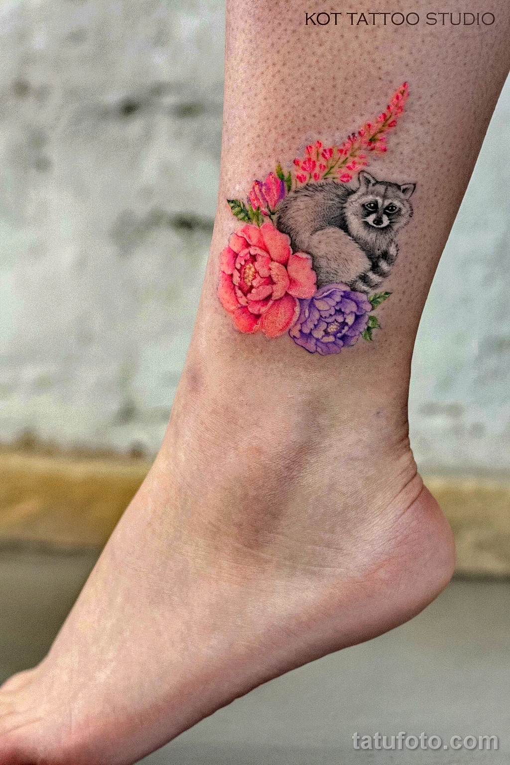 тату цветное на ногу 13.02.22 №0001 — color drawing tattoo tatufoto.com