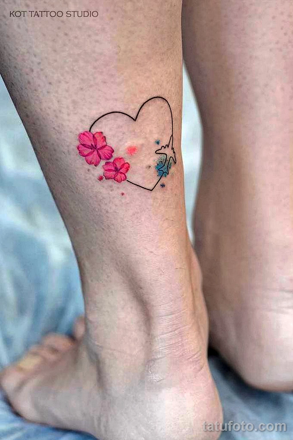тату цветное на ногу 13.02.22 №0006 — color drawing tattoo tatufoto.com
