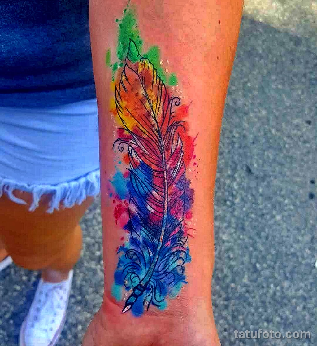 тату цветное перо 13.02.22 №0008 — color drawing tattoo tatufoto.com