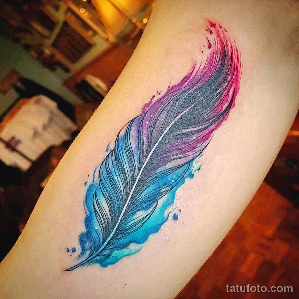 тату цветное перо 13.02.22 №0010 — color drawing tattoo tatufoto.com