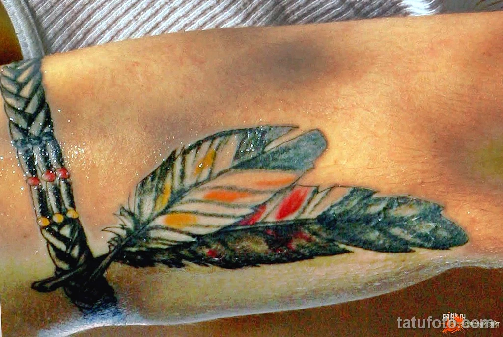 тату цветное перо 13.02.22 №0014 — color drawing tattoo tatufoto.com