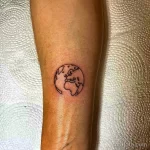 Фото тату планета Земля 28.03.22 №0830 - planet earth tattoo tatufoto.com