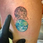 Фото тату планета Земля 28.03.22 №0896 - planet earth tattoo tatufoto.com