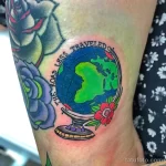 Фото тату планета Земля 28.03.22 №1052 - planet earth tattoo tatufoto.com