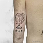 Фото тату планета Земля 28.03.22 №1108 - planet earth tattoo tatufoto.com