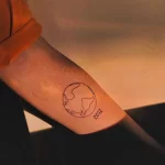 Фото тату планета Земля 28.03.22 №1173 - planet earth tattoo tatufoto.com