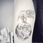 Фото тату планета Земля 28.03.22 №1244 - planet earth tattoo tatufoto.com