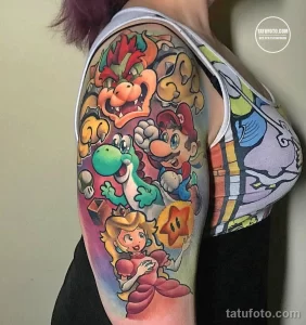 Фото тату на руке: яркое изображение персонажей из игр Nintendo, включая Марио, Луиджи, Йоши и дракона, выполненное в мультяшном стиле.