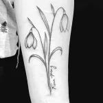 Фото тату цветок подснежника 19.04.22 №0015 - snowdrop flower tattoo tatufoto.com