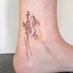 Фото тату цветок подснежника 19.04.22 №0025 - snowdrop flower tattoo tatufoto.com