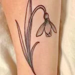 Фото тату цветок подснежника 19.04.22 №0044 - snowdrop flower tattoo tatufoto.com
