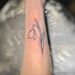 Фото тату цветок подснежника 19.04.22 №0045 - snowdrop flower tattoo tatufoto.com