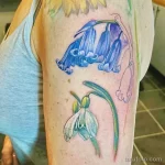 Фото тату цветок подснежника 19.04.22 №0056 - snowdrop flower tattoo tatufoto.com