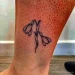 Фото тату цветок подснежника 19.04.22 №0092 - snowdrop flower tattoo tatufoto.com