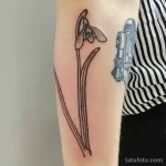 Фото тату цветок подснежника 19.04.22 №0112 - snowdrop flower tattoo tatufoto.com