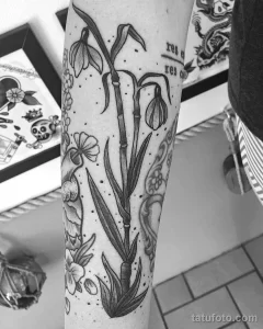 Фото тату цветок подснежника 19.04.22 №0114 - snowdrop flower tattoo tatufoto.com