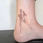 Фото тату цветок подснежника 19.04.22 №0138 - snowdrop flower tattoo tatufoto.com
