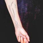 Фото тату цветок подснежника 19.04.22 №0177 - snowdrop flower tattoo tatufoto.com