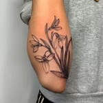 Фото тату цветок подснежника 19.04.22 №0258 - snowdrop flower tattoo tatufoto.com