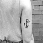 Фото тату цветок подснежника 19.04.22 №0274 - snowdrop flower tattoo tatufoto.com