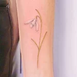 Фото тату цветок подснежника 19.04.22 №0286 - snowdrop flower tattoo tatufoto.com