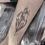 Фото тату цветок подснежника 19.04.22 №0302 - snowdrop flower tattoo tatufoto.com