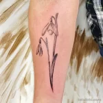 Фото тату цветок подснежника 19.04.22 №0309 - snowdrop flower tattoo tatufoto.com