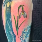 Фото тату цветок подснежника 19.04.22 №0314 - snowdrop flower tattoo tatufoto.com