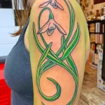 Фото тату цветок подснежника 19.04.22 №0329 - snowdrop flower tattoo tatufoto.com