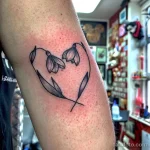 Фото тату цветок подснежника 19.04.22 №0337 - snowdrop flower tattoo tatufoto.com