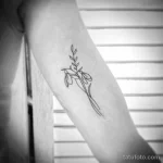 Фото тату цветок подснежника 19.04.22 №0340 - snowdrop flower tattoo tatufoto.com