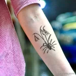 Фото тату цветок подснежника 19.04.22 №0365 - snowdrop flower tattoo tatufoto.com