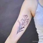 Фото тату цветок подснежника 19.04.22 №0385 - snowdrop flower tattoo tatufoto.com