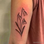 Фото тату цветок подснежника 19.04.22 №0408 - snowdrop flower tattoo tatufoto.com