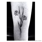 Фото тату цветок подснежника 19.04.22 №0423 - snowdrop flower tattoo tatufoto.com