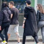 Девушка с тату две черные полосы на левой руке 5