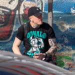 Злые хендпоук тату у парня на руке-Уличная тату-street tattoo-tatufoto.com 5