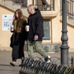 Мужчина с брутальными тату на голове, шее и руке 5